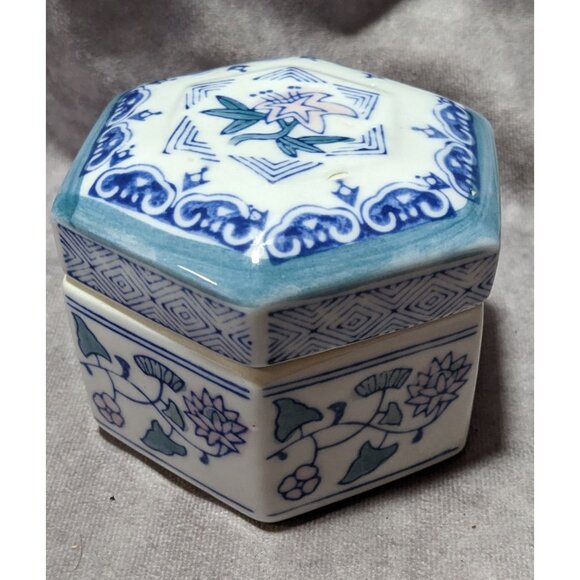 Vintage Floral Blue And White Hexagonal Ceramic Trinket Box - Picture 6 of 10